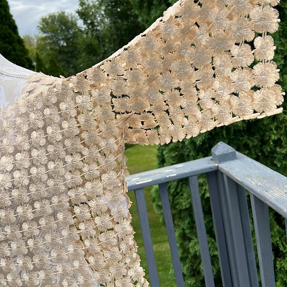 Ivory/Cream Sheer Flower Crochet-Like Top Never Worn - Picture 5 of 16